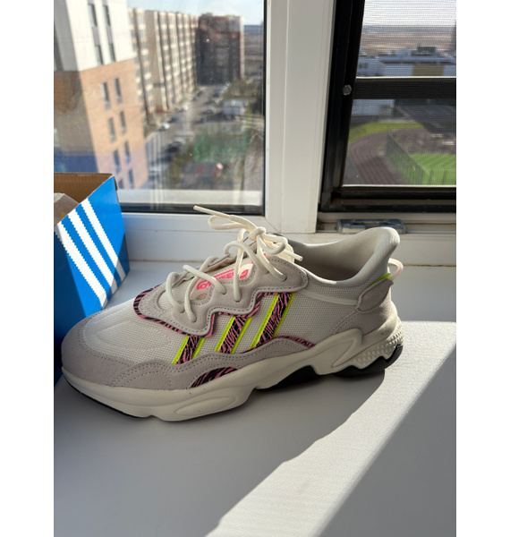 Кроссовки • adidas • Бежевый