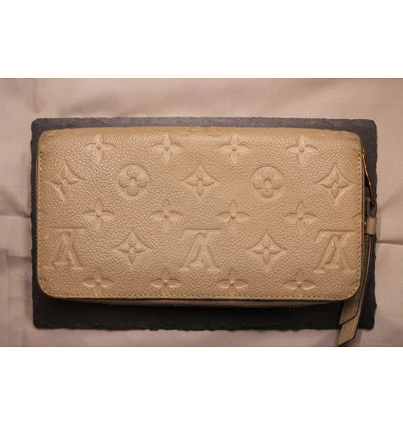 Кошелек • Louis Vuitton • Молочный
