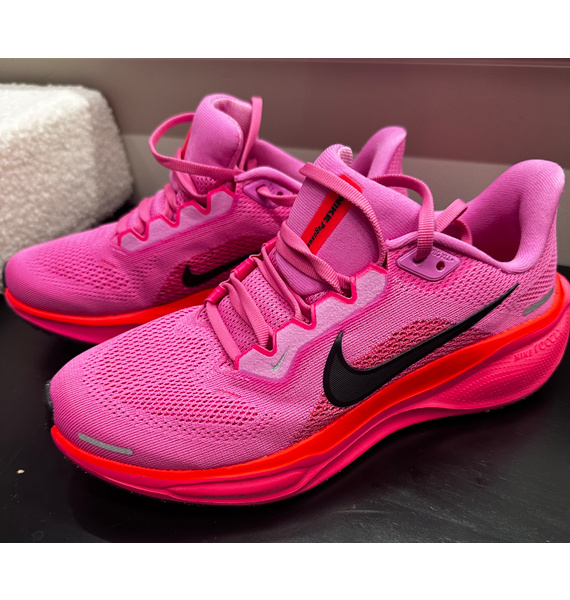 Кроссовки • Nike • Розовый