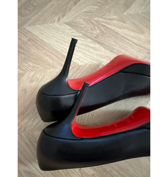 Туфли • Christian Louboutin • Черный