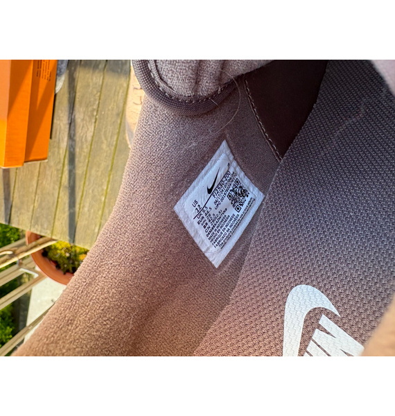Кроссовки • Nike • Коричневый