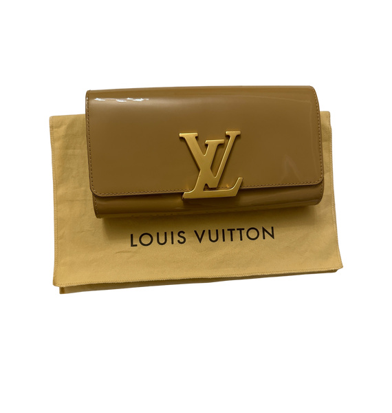 Клатч • Louis Vuitton • Кремовый