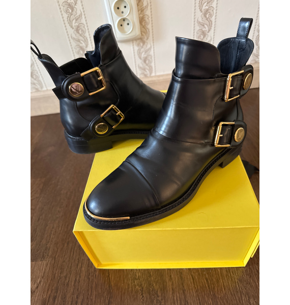 Ботинки • Louis Vuitton • Черный