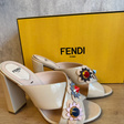 Босоножки • Fendi • Бежевый