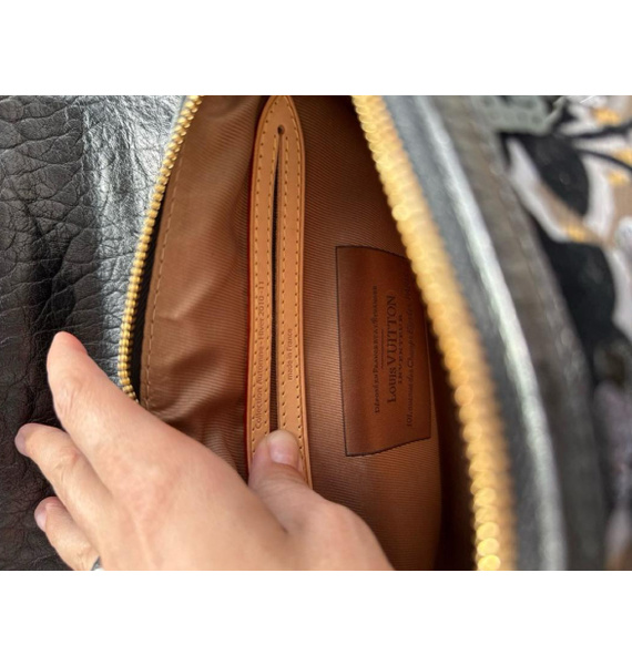 Сумка • Louis Vuitton • Черный