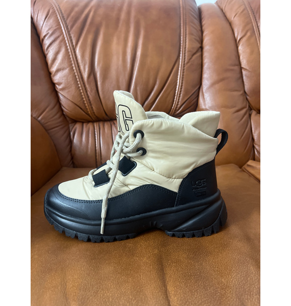 Ботинки • UGG • Бежевый