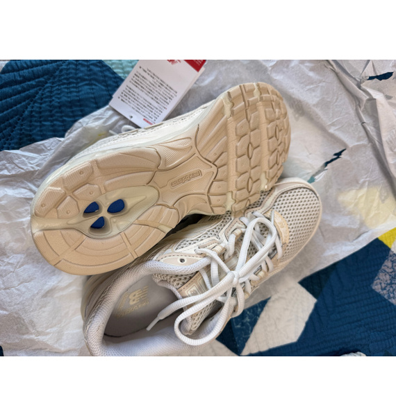 Кроссовки • New Balance • Молочный