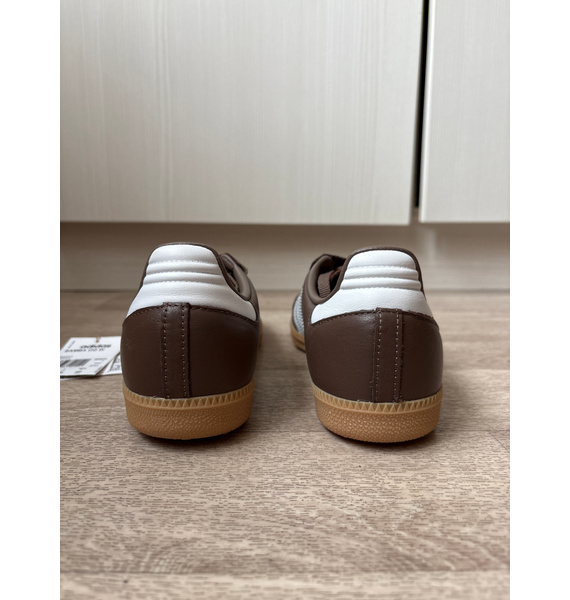 Кроссовки • adidas • Коричневый