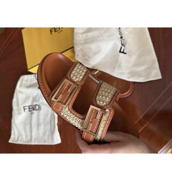 Сандалии • Fendi • Коричневый
