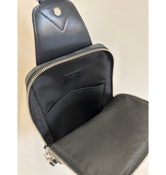 Сумка • Louis Vuitton • Черный