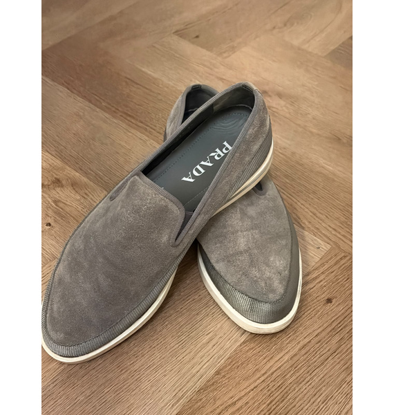Лоферы • Prada • Серый