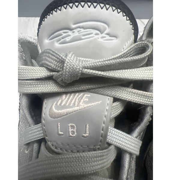 Кроссовки • Nike • Серый